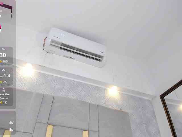 MilaSaenz webcam