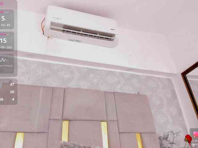 MilaSaenz webcam