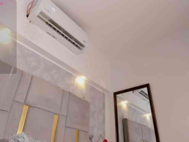 MilaSaenz webcam