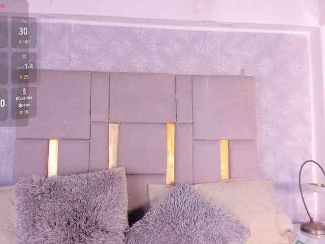 MilaSaenz webcam
