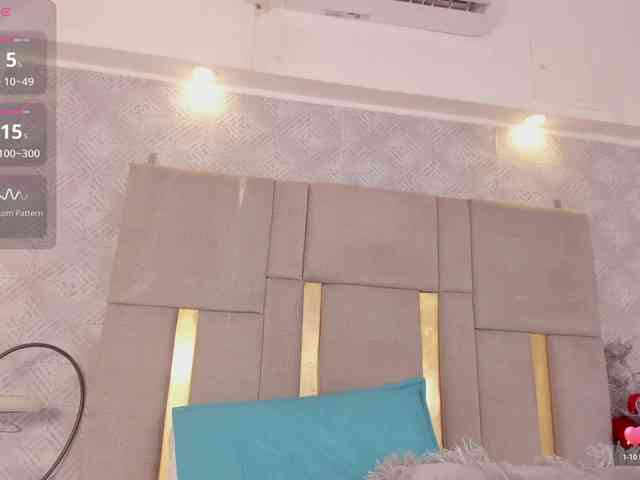 MilaSaenz webcam