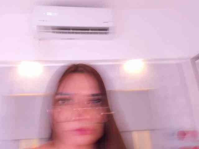 MilaSaenz webcam