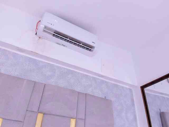 MilaSaenz webcam
