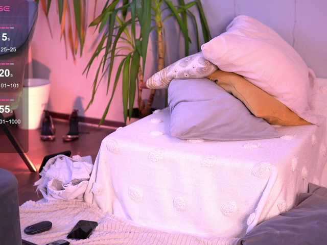 PureEllie live cam on BongaCams
