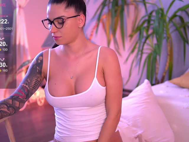 PureEllie live cam on BongaCams