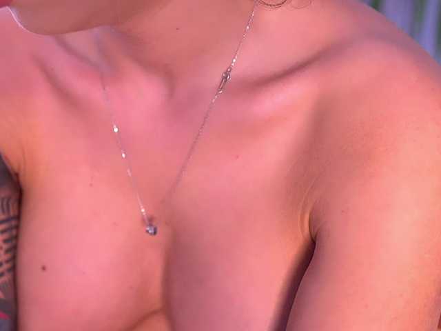 PureEllie live webcam show