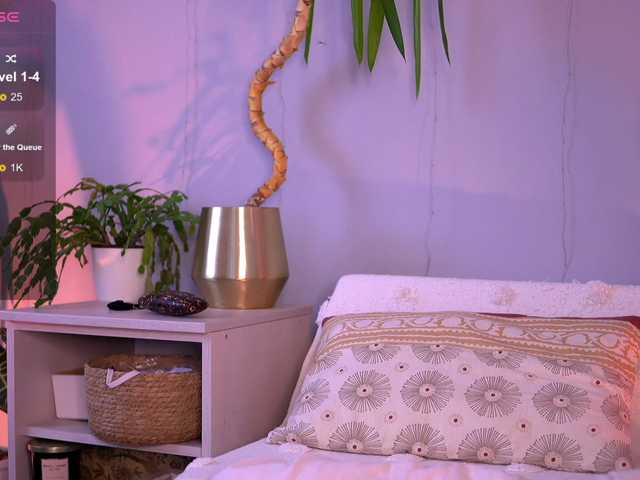 PureEllie live cam on BongaCams