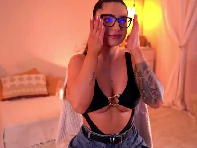 PureEllie live cam on BongaCams