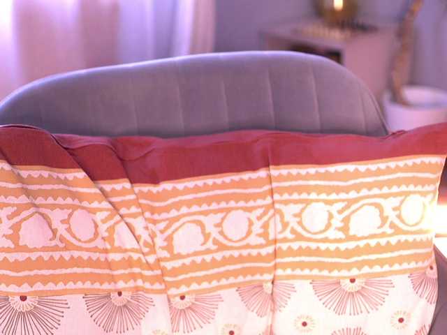 PureEllie live cam on BongaCams