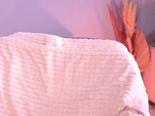 PureEllie live cam on BongaCams