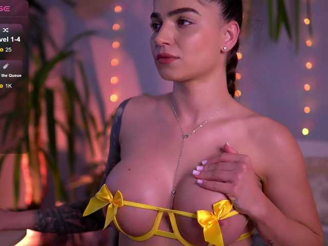 PureEllie live cam on BongaCams