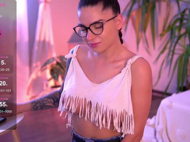 PureEllie live cam on BongaCams