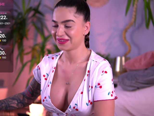 PureEllie live cam on BongaCams