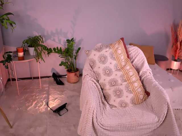 PureEllie live cam on BongaCams