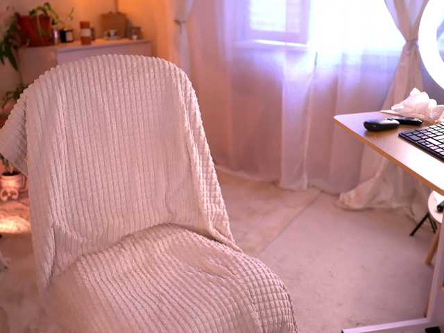 PureEllie live cam on BongaCams