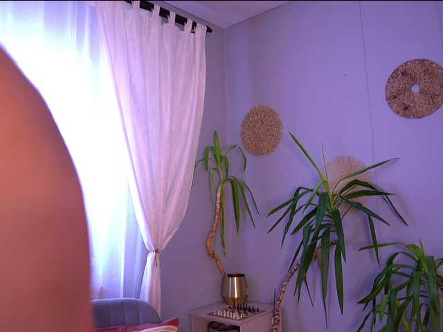 PureEllie Live Cam on BongaCams