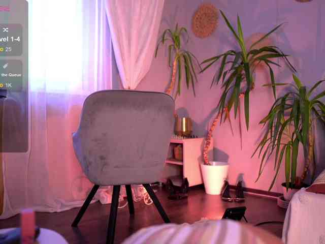 PureEllie webcam