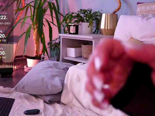PureEllie webcam
