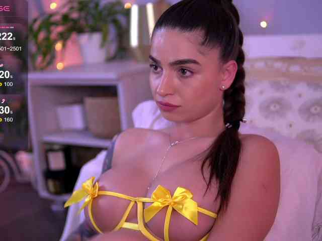 PureEllie webcam