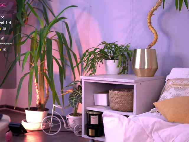 PureEllie webcam