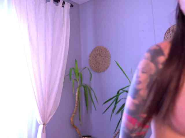 PureEllie webcam