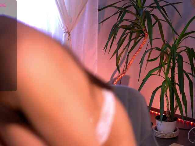 PureEllie webcam