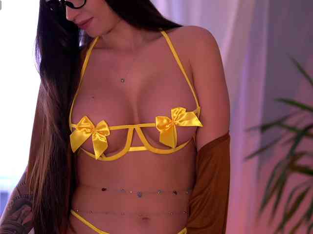 PureEllie webcam