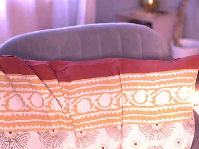 PureEllie webcam
