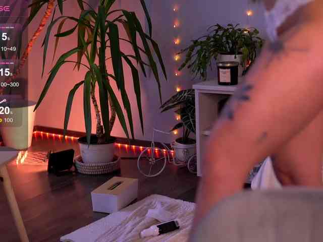 PureEllie webcam