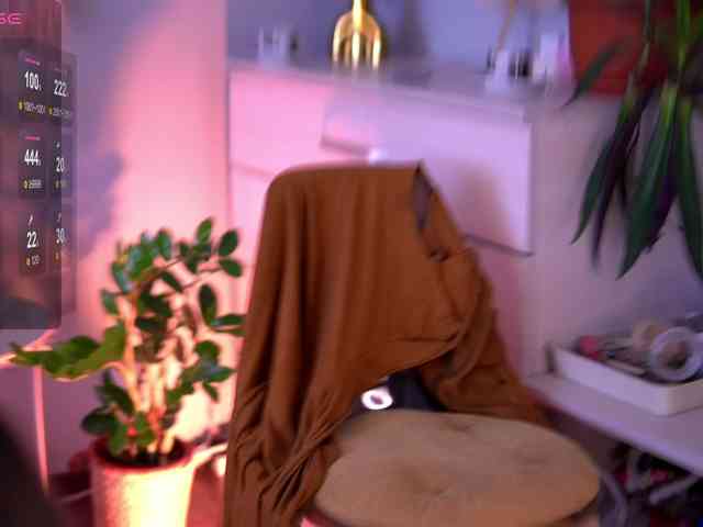 PureEllie webcam