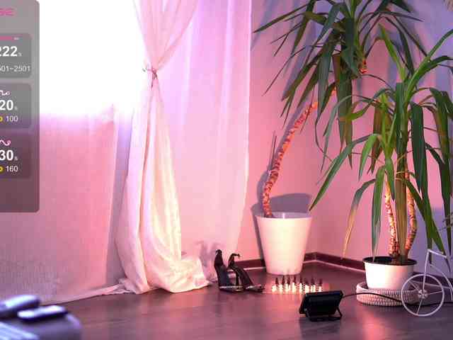 PureEllie webcam