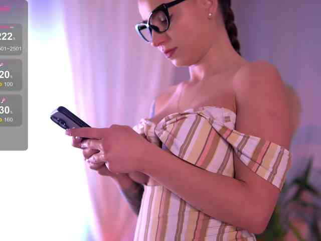 PureEllie webcam