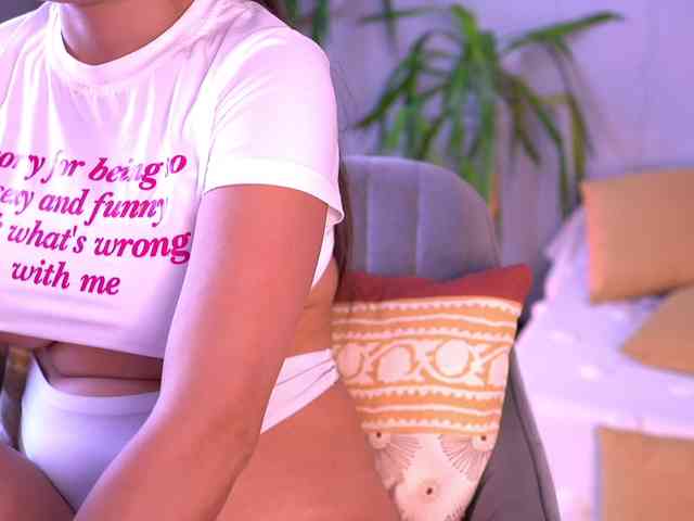 PureEllie webcam