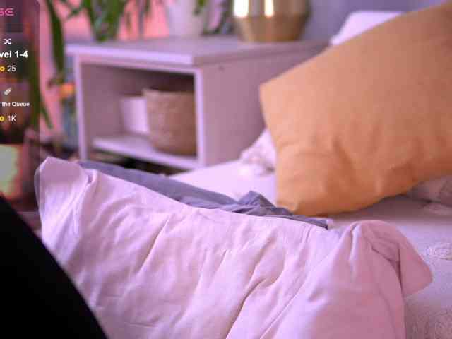 PureEllie webcam