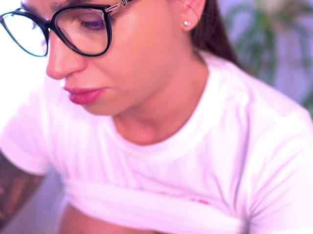 PureEllie webcam
