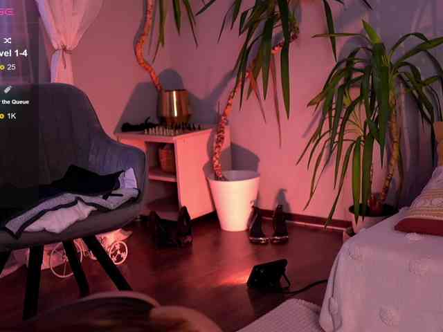 PureEllie webcam