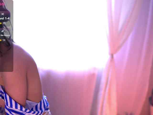 PureEllie webcam