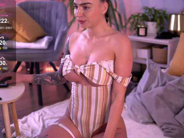 PureEllie webcam
