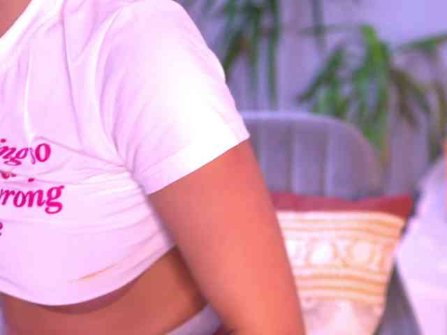 PureEllie webcam