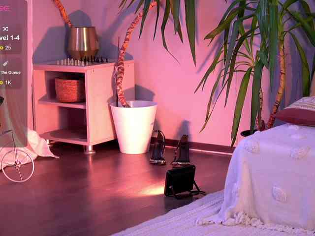 PureEllie webcam