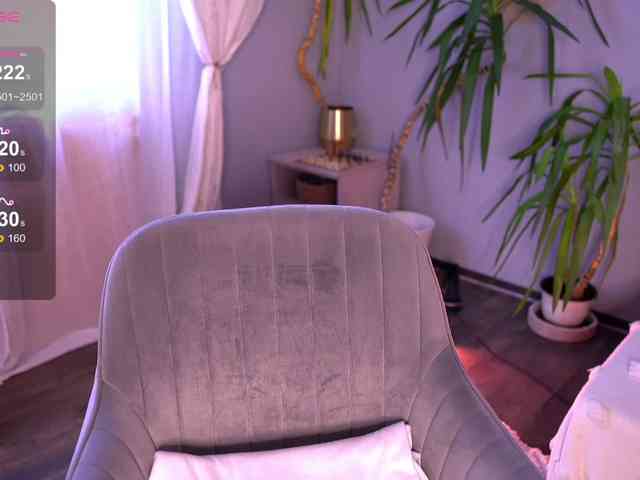 PureEllie webcam