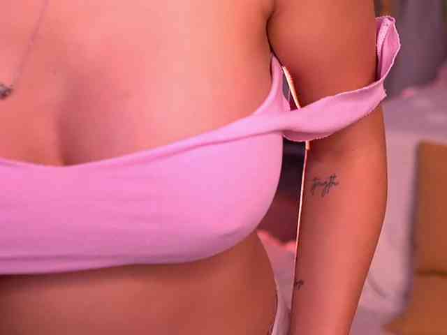 PureEllie webcam