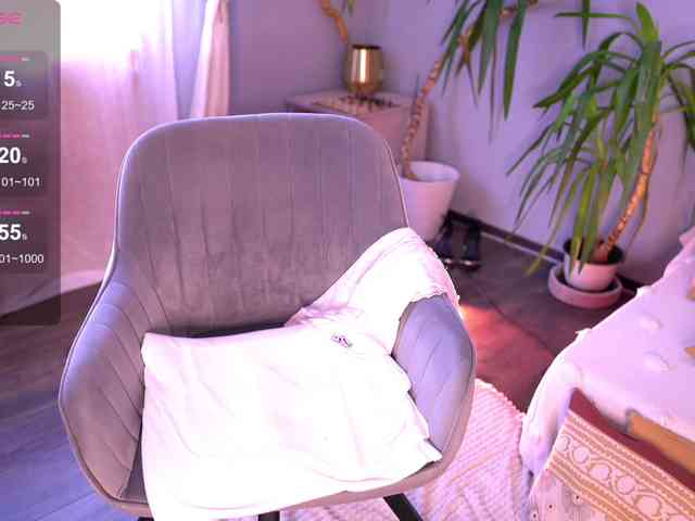 PureEllie webcam