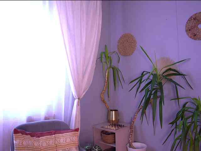 PureEllie webcam