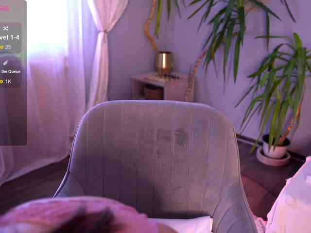 PureEllie webcam
