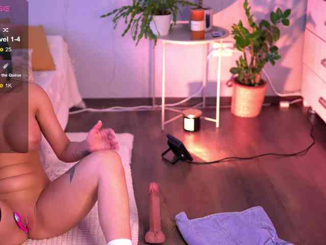 PureEllie webcam