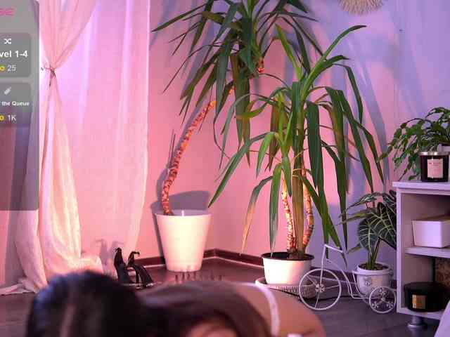 PureEllie webcam