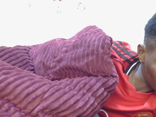 le modèle Naughtygirl3 est en webcam porno dans un show sur le site bongacams, il possède les tags suivants: Ebony,Brunette,Trimmed