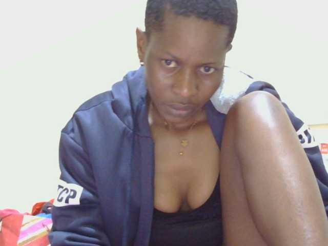 le modèle Naughtygirl3 est en webcam porno dans un show sur le site bongacams, il possède les tags suivants: Ebony,Brunette,Trimmed