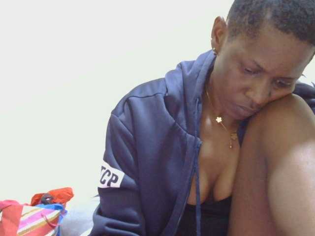 le modèle Naughtygirl3 est en webcam porno dans un show sur le site bongacams, il possède les tags suivants: Ebony,Brunette,Trimmed